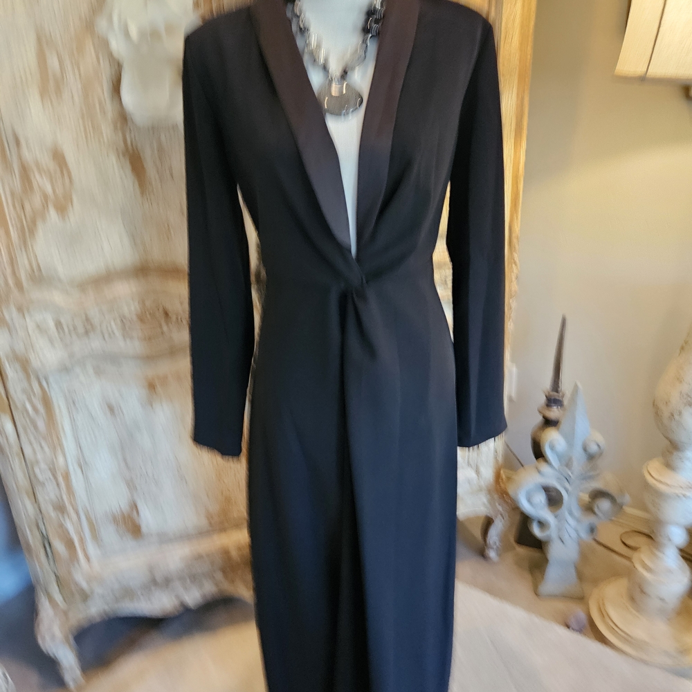Elegant Black Long Sleeve Twist-Front Maxi Dress - Picture 6 of 8